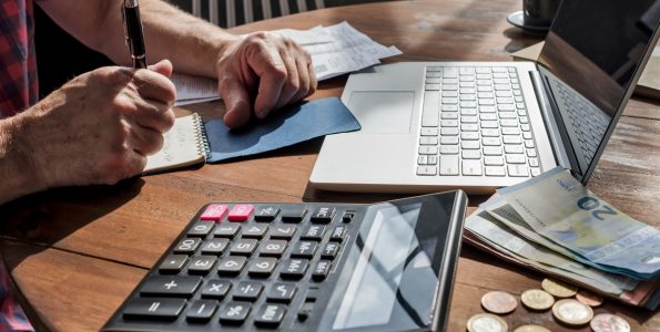 Las personas que no superen los 22.000 euros no tendrán obligación de presentar IRPF